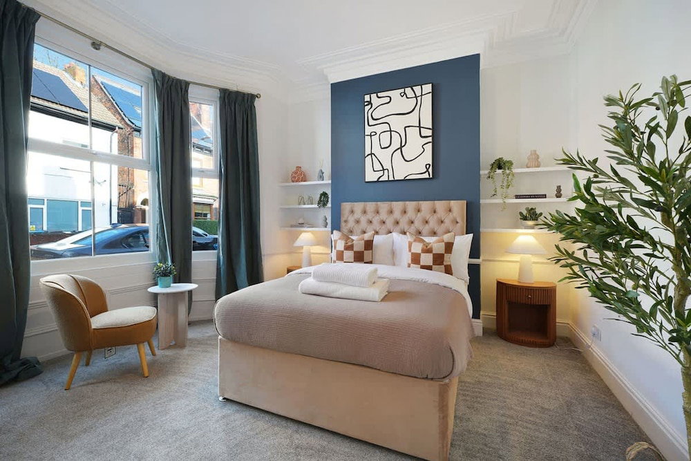 Charming Village Retreat 4Br Sleeps 8 By Stay With Us