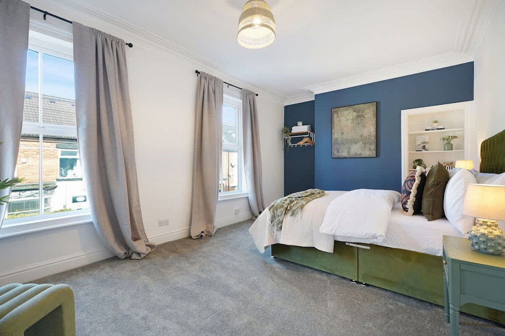 Charming Village Retreat 4Br Sleeps 8 By Stay With Us