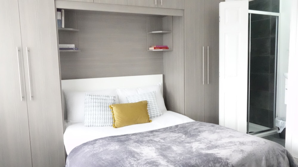 Hotel Grand Airport Ensuites