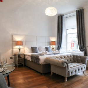 Hotel Edinburgh Castle Apartments And Suites cazare Newtown