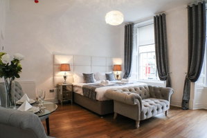 Hotel Edinburgh Castle Apartments And Suites cazare Newtown