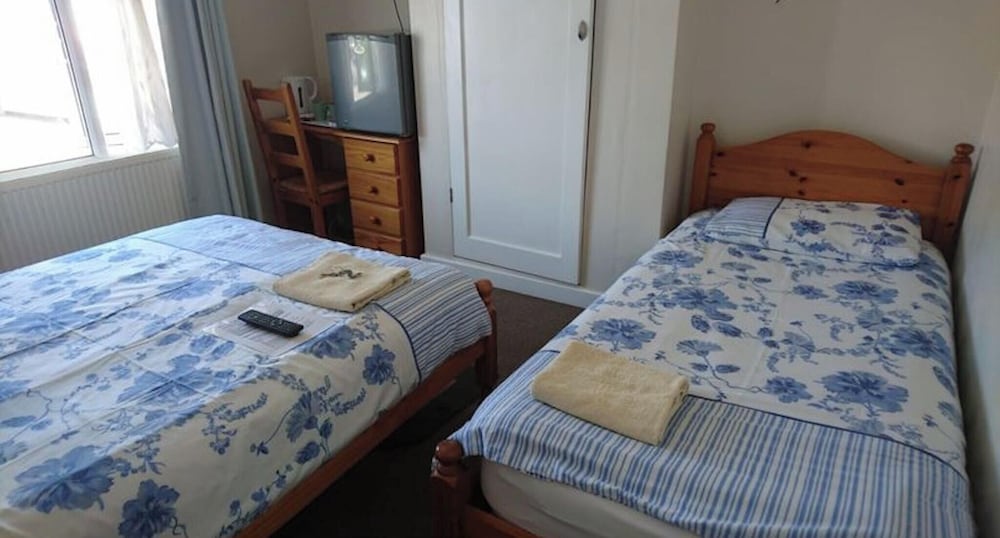 Hotel Room-Comfortable Family Room With Tv, Fr