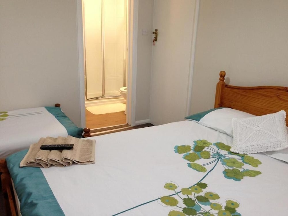 Room-Comfortable Family Room With Tv, Fr