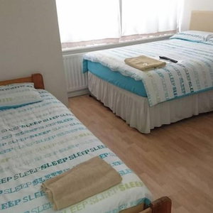 Hotel Room-Family Room Sleeps 3 With 1 Double cazare Harlington