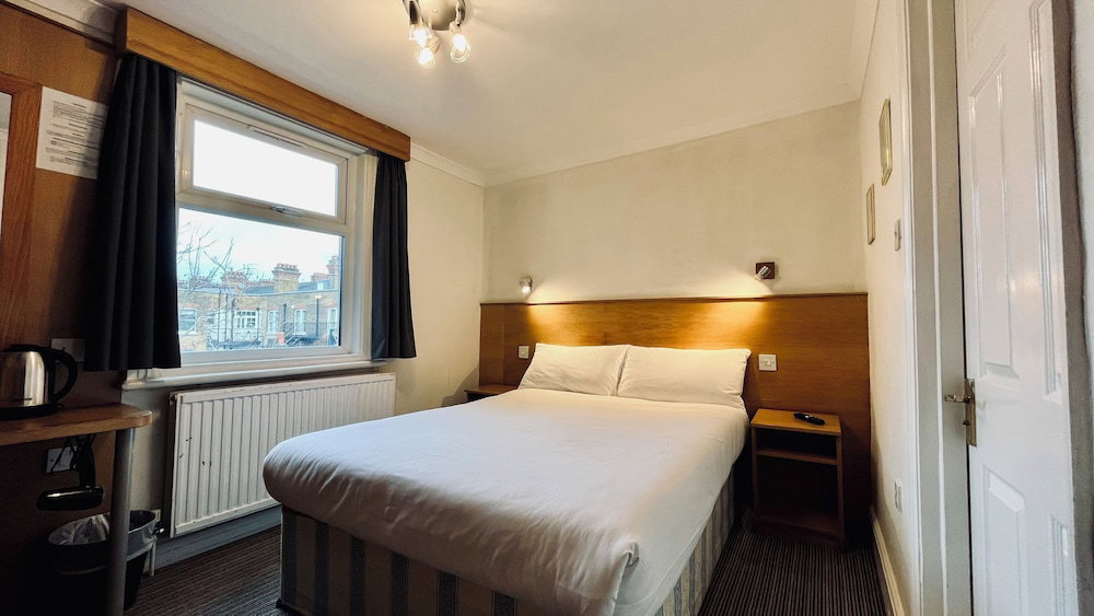 West Cromwell Hotel