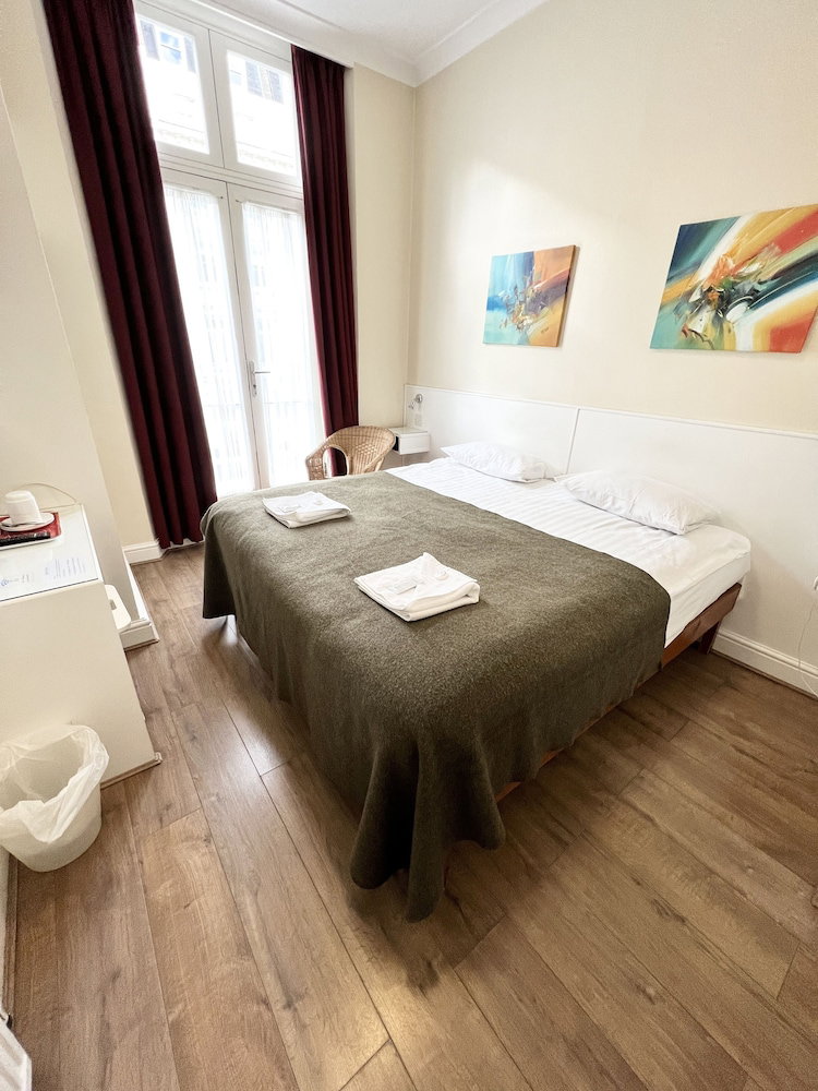 Hotel Melbourne House