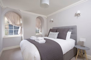 Hotel Destiny Scotland - Q-Residence cazare Newtown