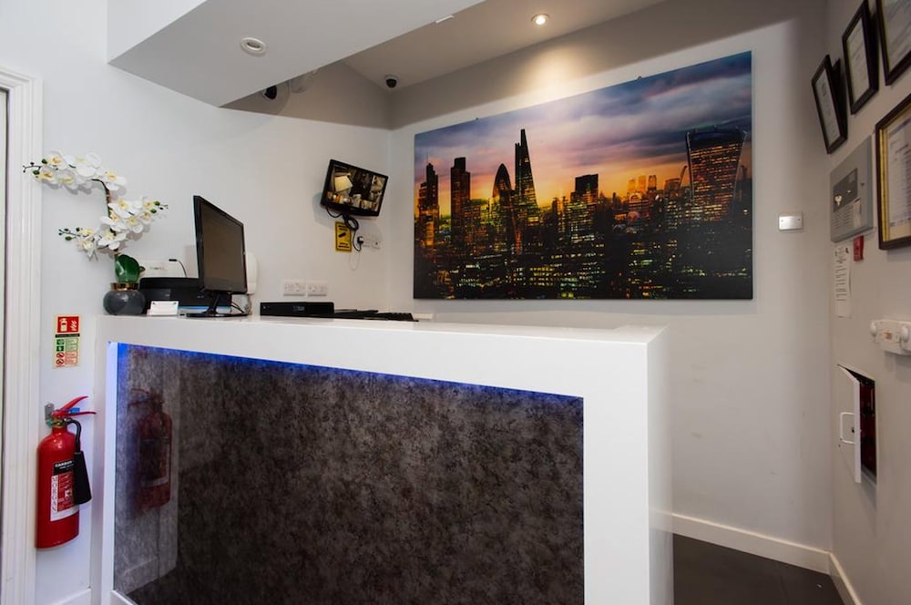 Marble Arch Inn Hotel