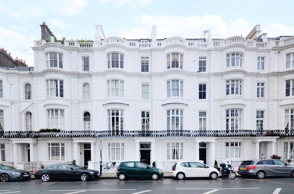 The Lancaster Hotel