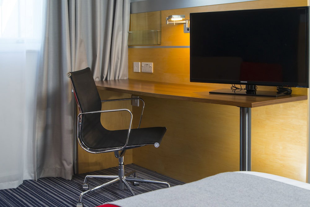 Holiday Inn Express London-Epsom Downs By Ihg