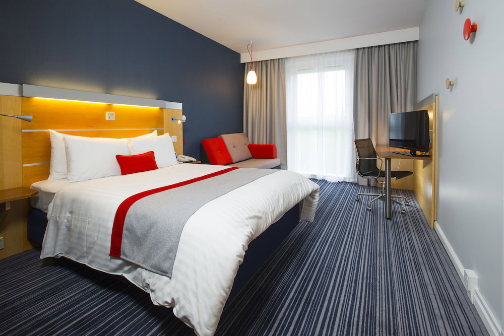 Holiday Inn Express London-Epsom Downs By Ihg