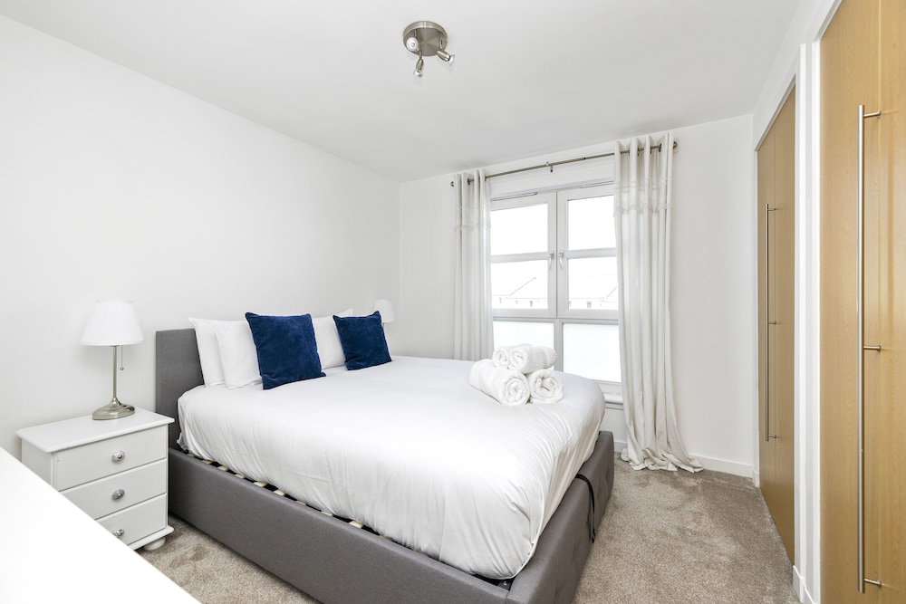 Joivy Stunning 2-Bed Flat W/ Free Parking