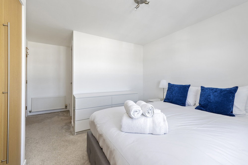 Joivy Stunning 2-Bed Flat W/ Free Parking