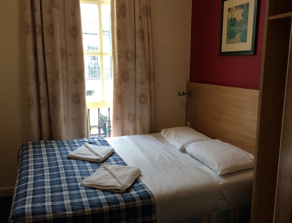 Colliers Hotel