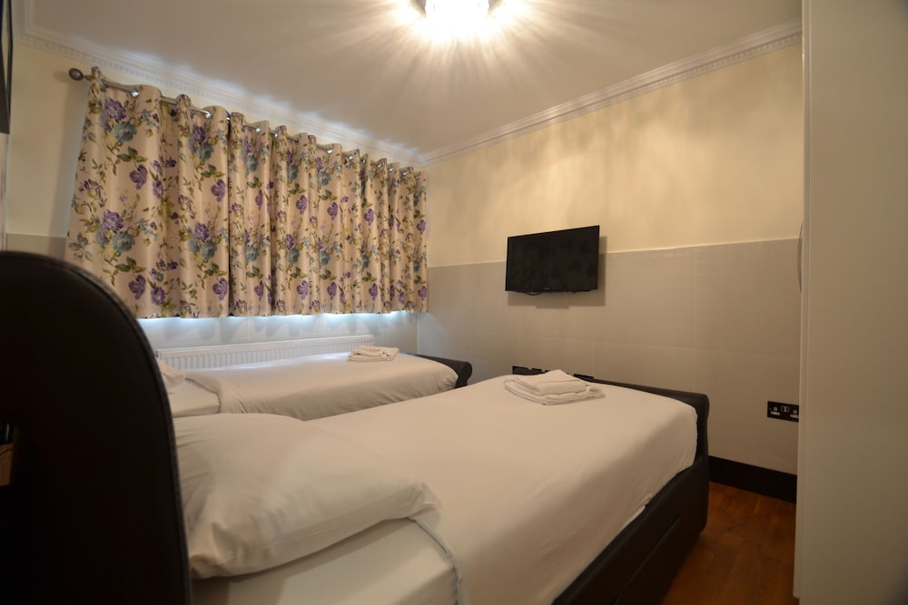 Hyde Park Suites - Apartments