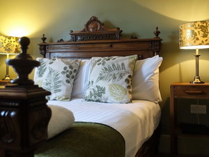 Hotel One Holyrood Hotel cazare Newport