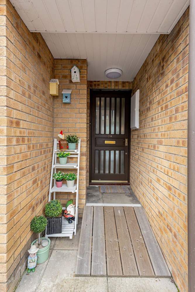 Central Apartment 3B
