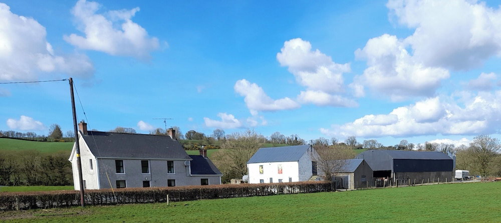 Hotel 3 Bed Farmhouse - Sleeps 6 - Wifi - Free Parking