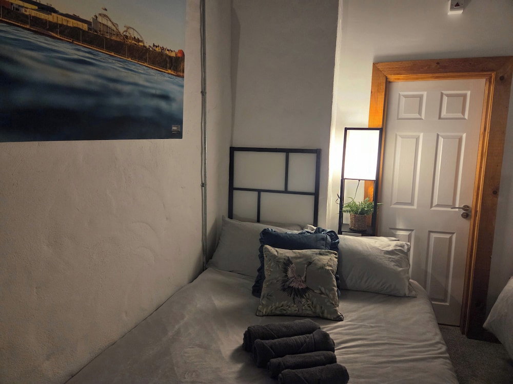 Beachfront Studio Suite Downhill