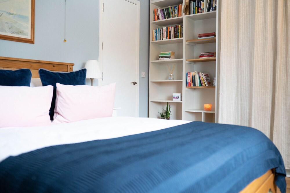 The Loft 2Br Duplex, Central & Parking