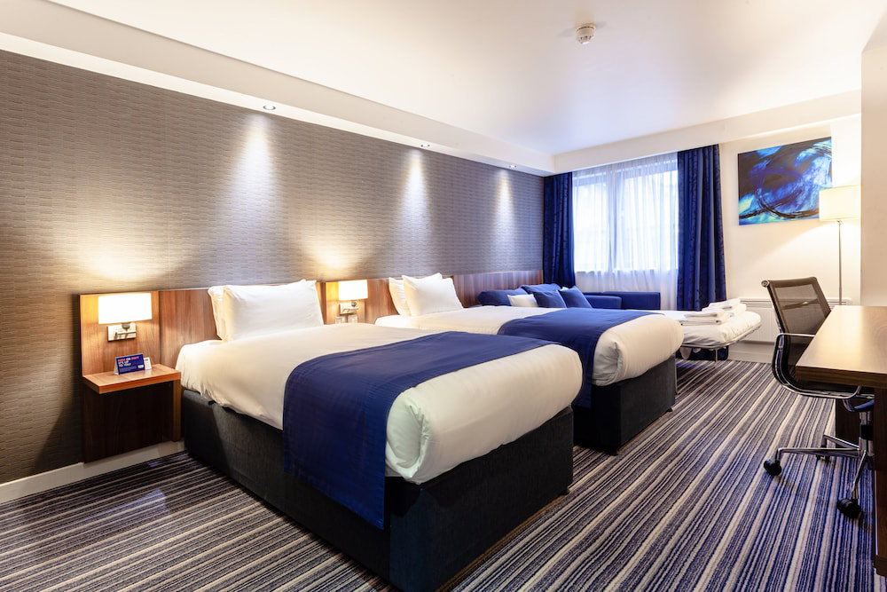 Holiday Inn Express Edinburgh Airport By Ihg