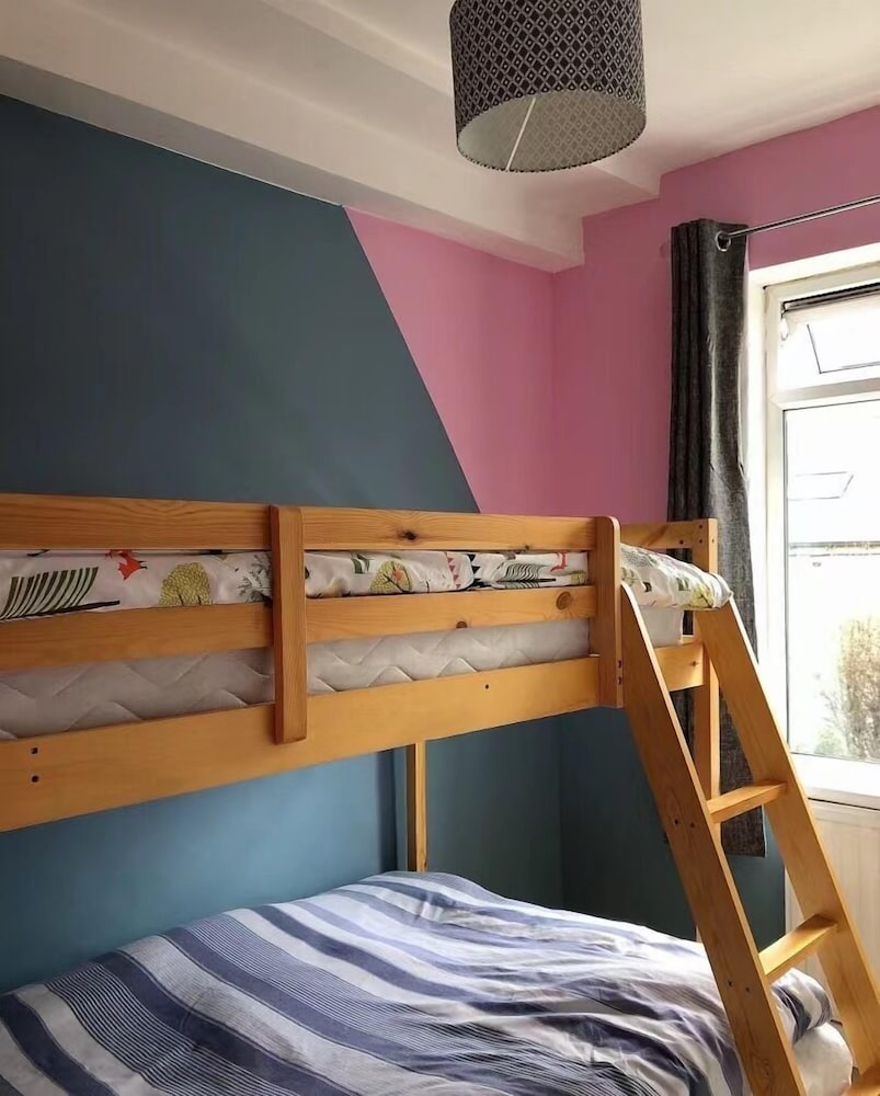 Modern 3 Bedrooms House With 6 Guests