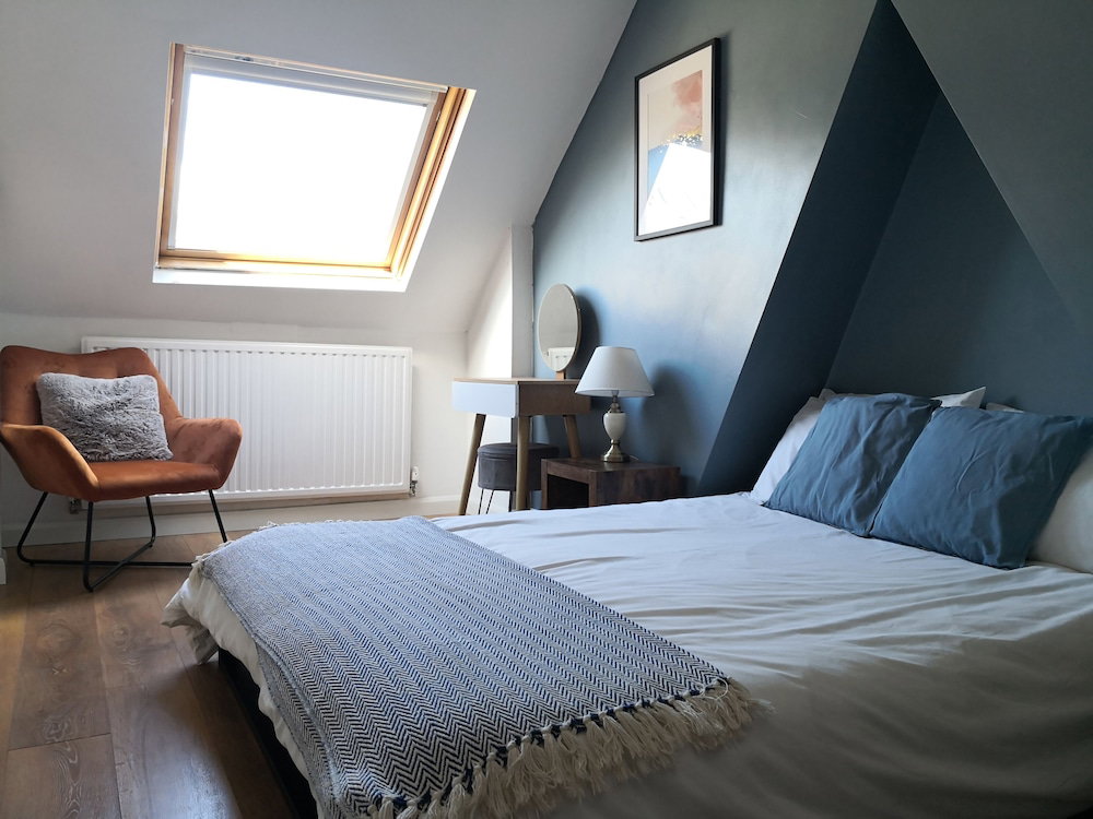 Modern 3 Bedrooms House With 6 Guests