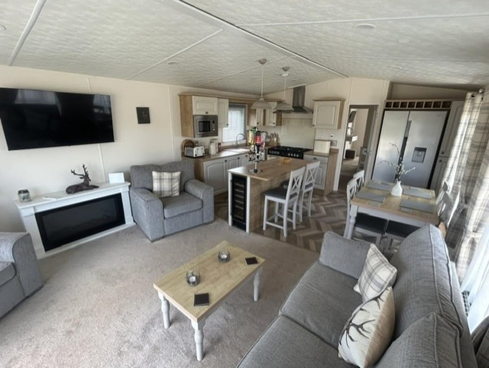 6 Berth, Ideal For Edin Fringe, Tattoo, Etc