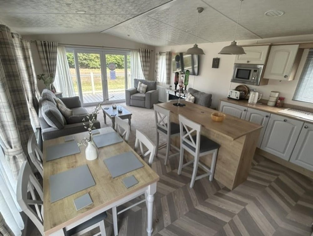 6 Berth, Ideal For Edin Fringe, Tattoo, Etc