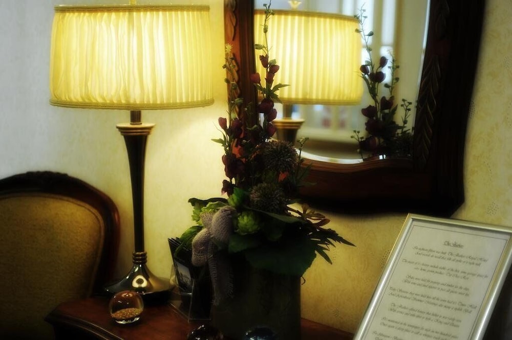 Feathers Hotel, Bar And Restaurant