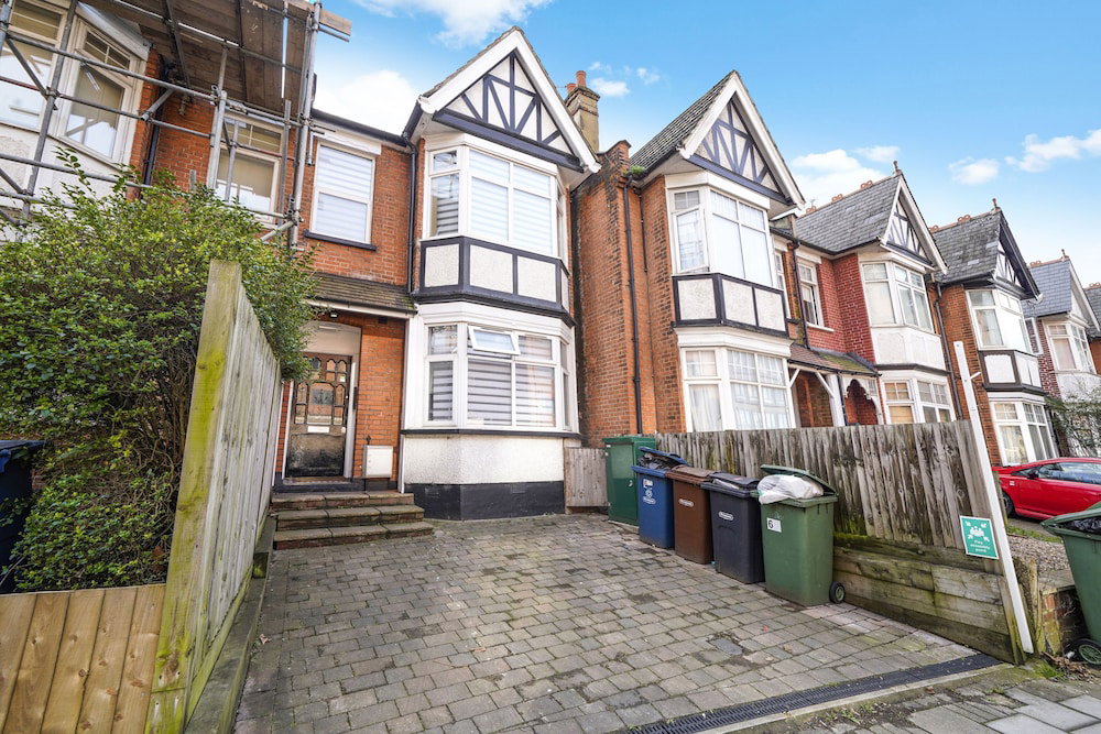 Hotel Central Harrow Studios 3Mins To Station!