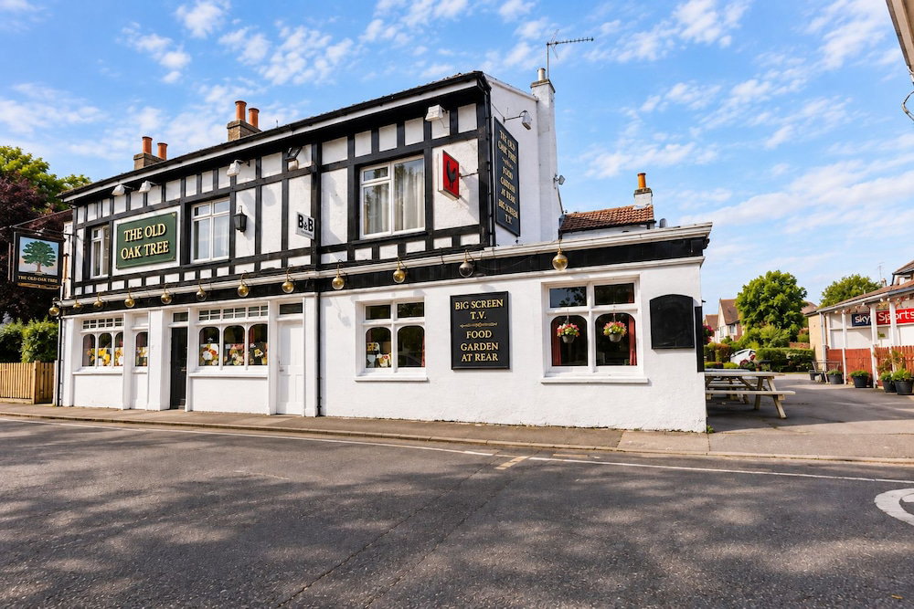 Old Oak Tree Inn