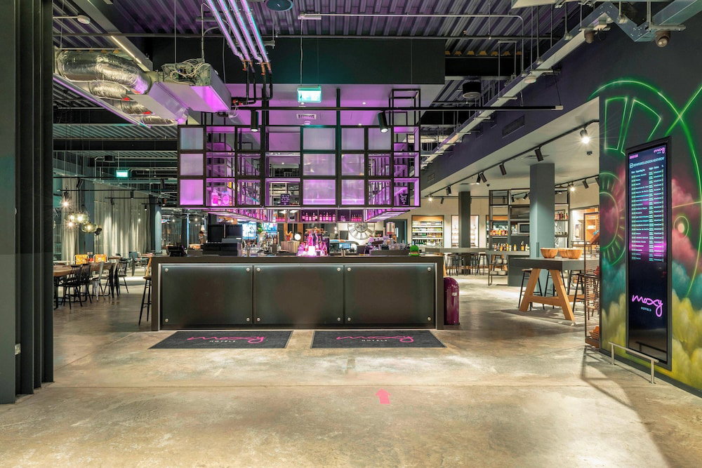 Moxy London Heathrow Airport