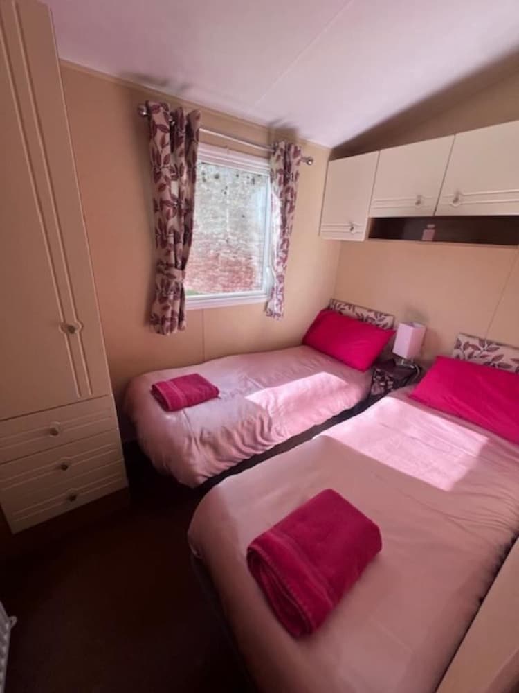Cabin Sleeps 5-6, Patio, Pets, Edinburgh Festival