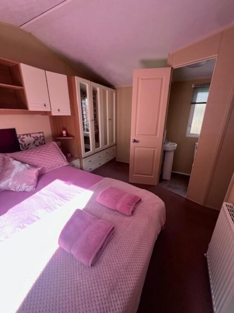 Cabin Sleeps 5-6, Patio, Pets, Edinburgh Festival