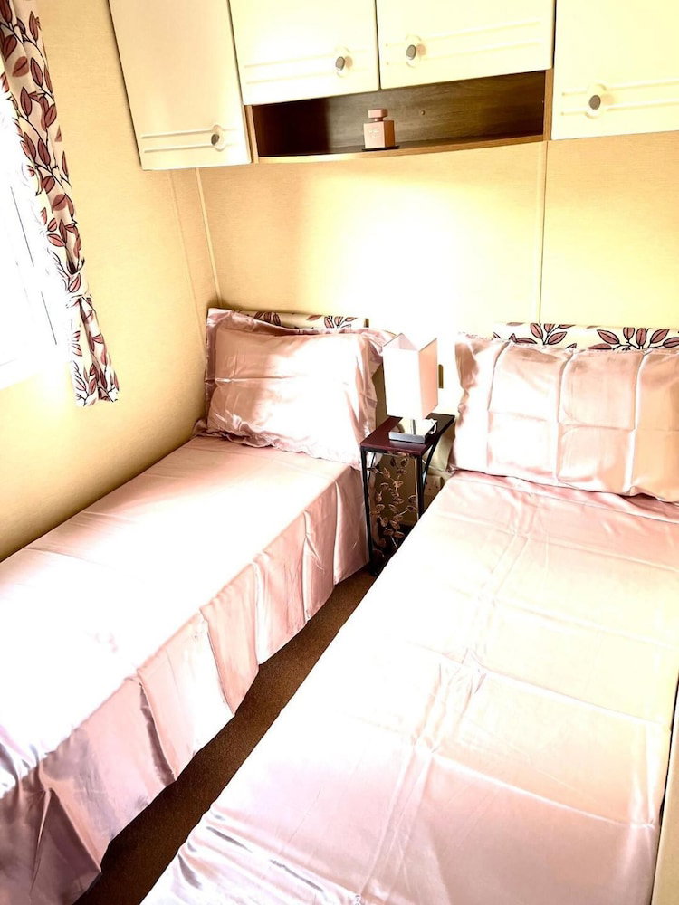Cabin Sleeps 5-6, Patio, Pets, Edinburgh Festival