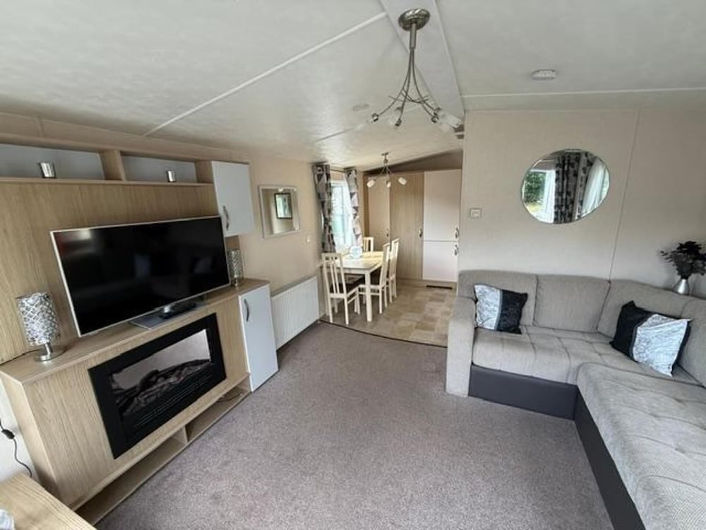 Chalet Sleeps 5, Patio, Pet-Friendly, Pool