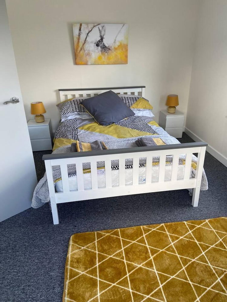 Hotel Town House In Ideal Location, Central Enniskillen