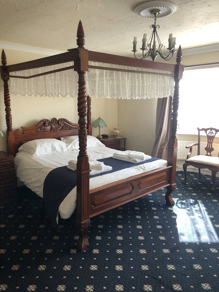 Dinorben Arms Hotel