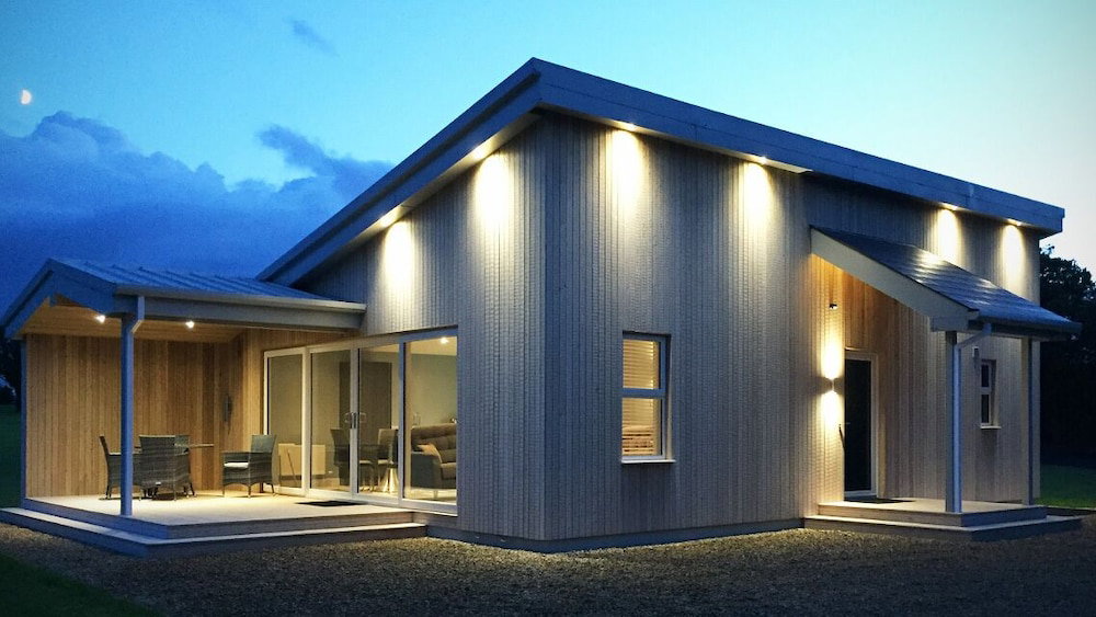 Hotel Executive Lakeside Lodge At Mullans Bay
