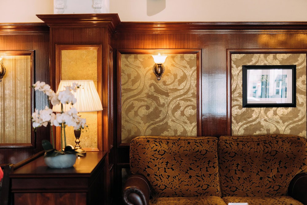 Adair Arms Hotel