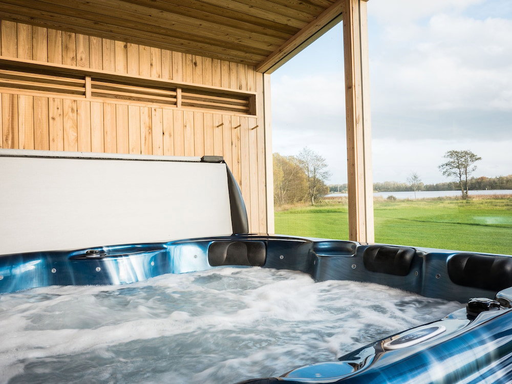 Hotel Platinum Lakeside Lodge At Mullans Bay