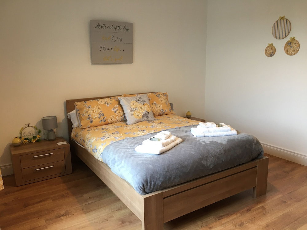 Hotel Sea & Mountain View-Garden-Wi-Fi-Parking- Sleeps 4