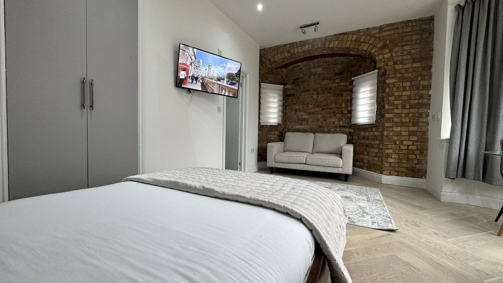 Hotel London Studios And Suites
