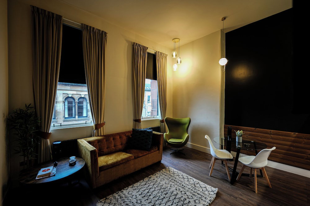 Hotel Revolver Glasgow