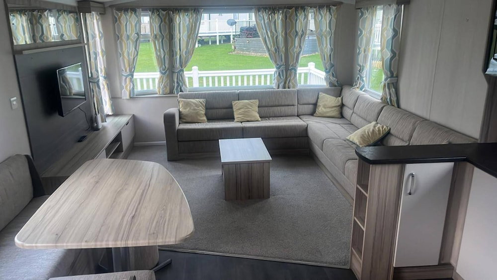 Hotel Caravan- Sleeps 6, 2 Bedrooms - Thurston Manor