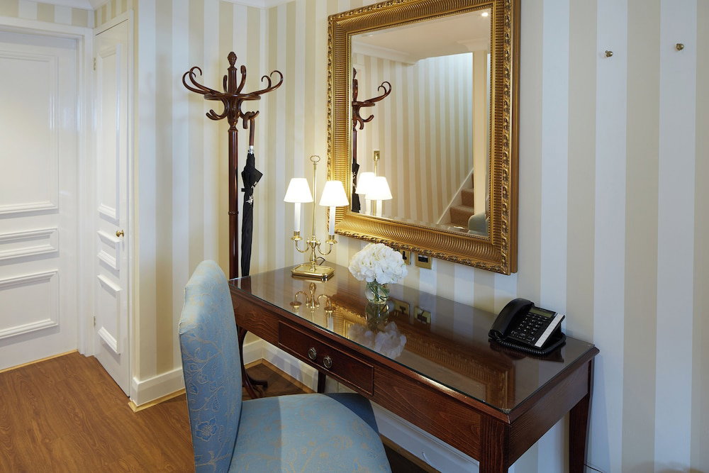 Cheval Thorney Court At Hyde Park