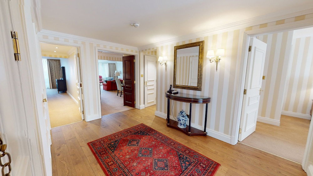 Cheval Thorney Court At Hyde Park