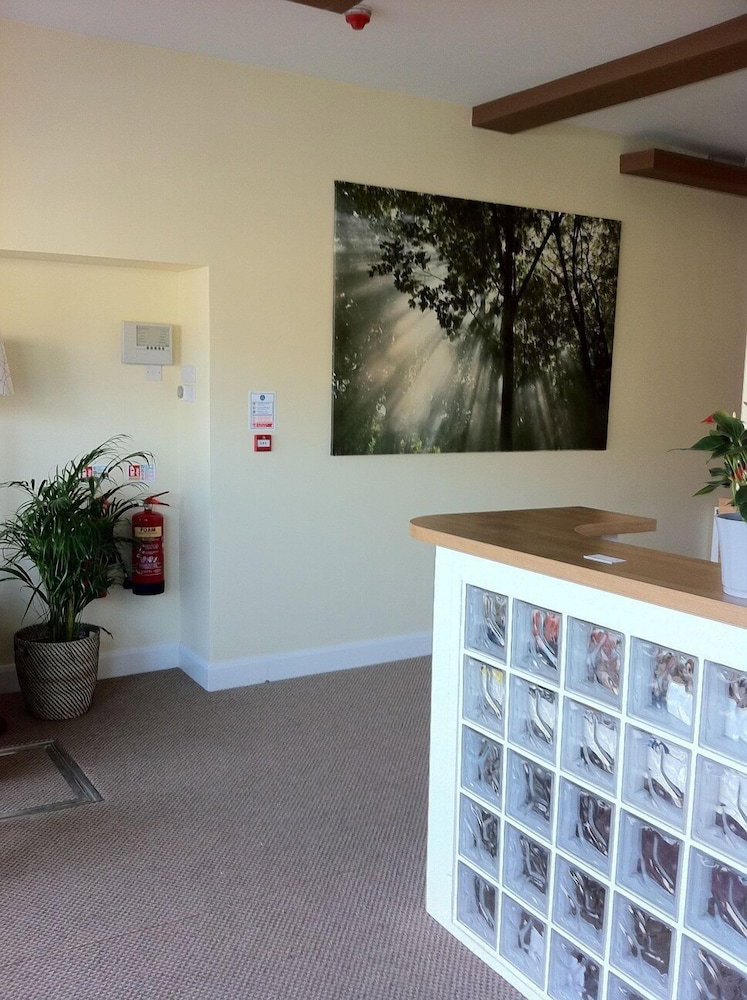 Lyall Apartment Hotel