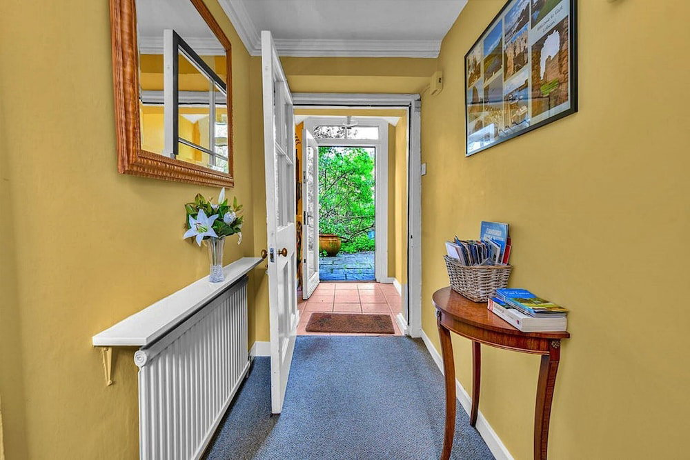 Historical Cottage Near Preston Mill, No Deposit